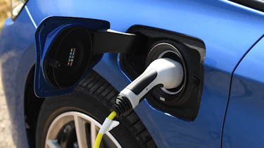 BMW 225xe Active Tourer - charging