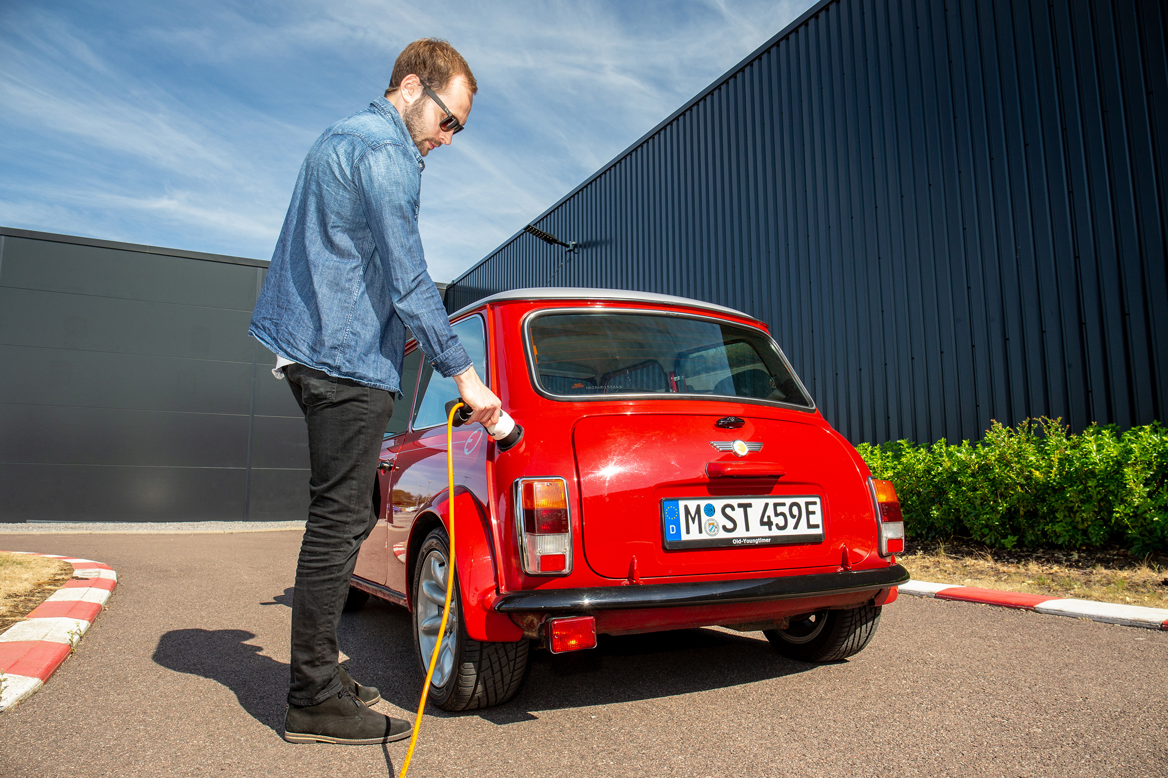 Mini Classic electric - charging