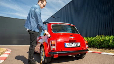 Mini Classic electric - charging