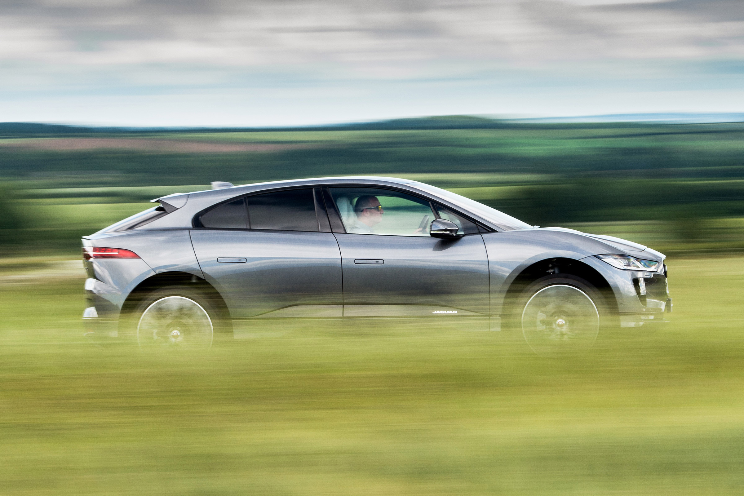 Jaguar I-Pace - side