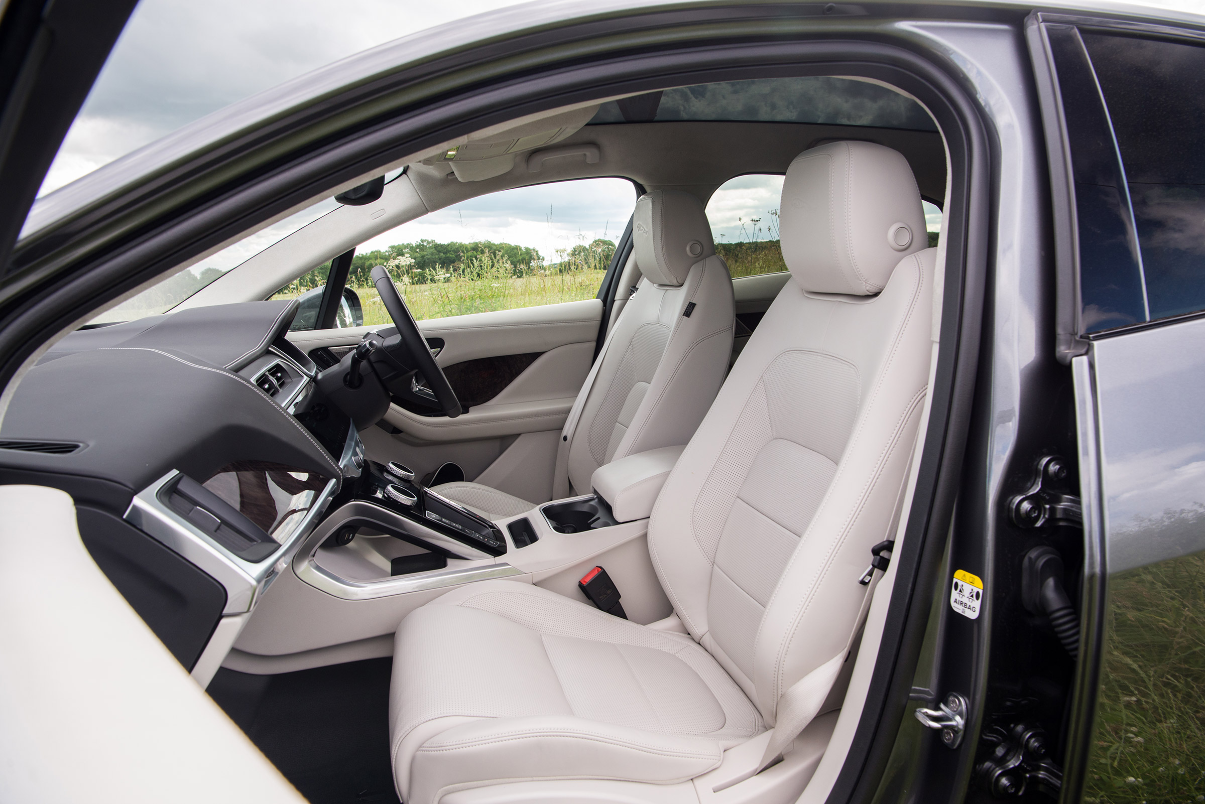 Jaguar I-Pace - front seats