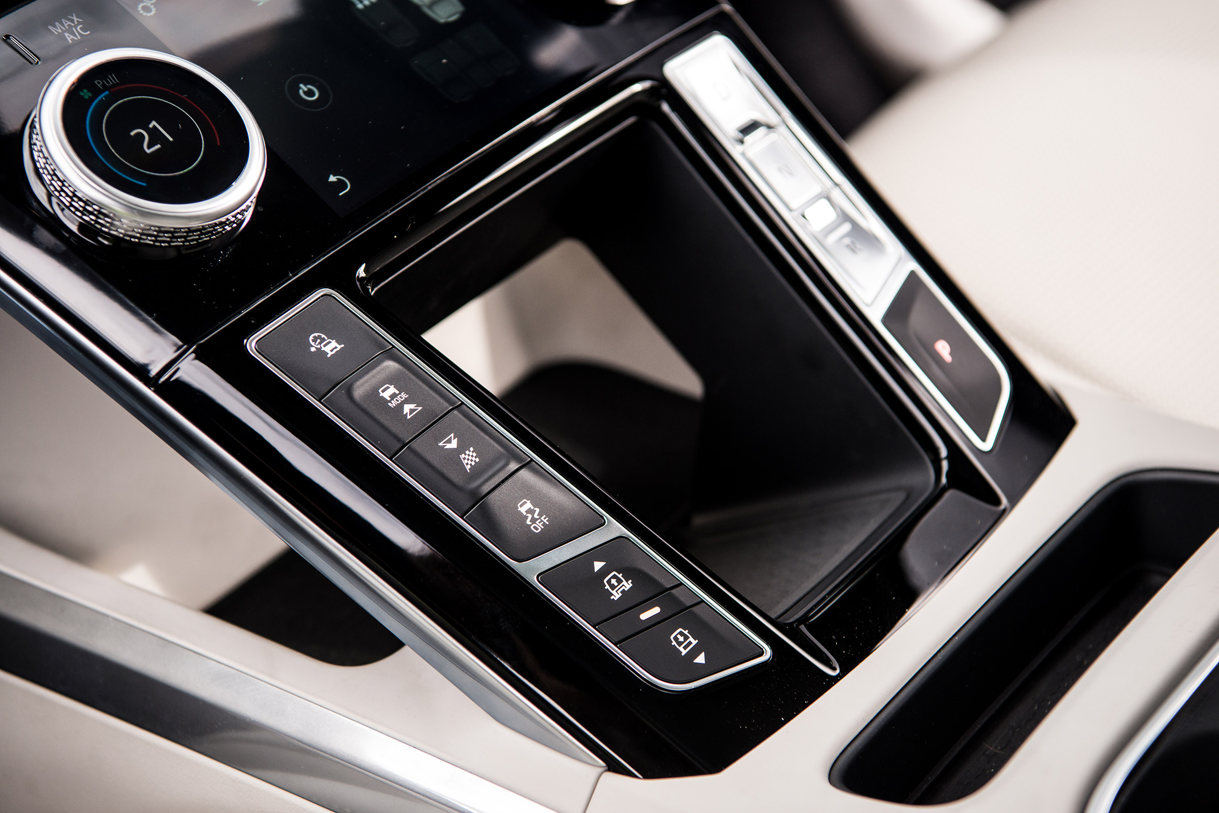 Jaguar I-Pace - centre console