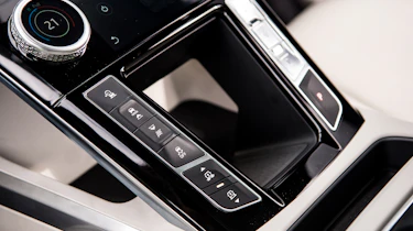 Jaguar I-Pace - centre console