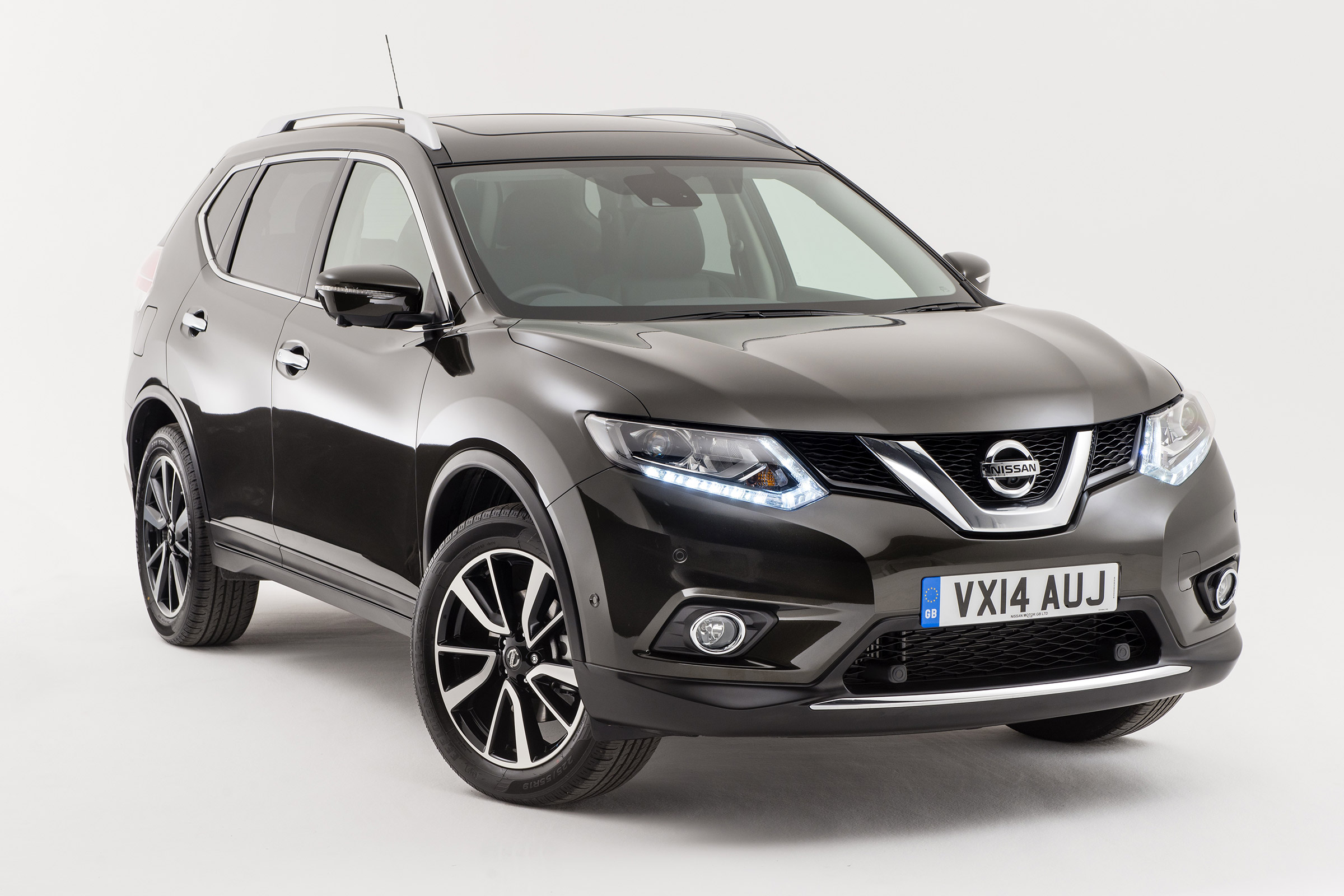 Used Nissan X-Trail - front