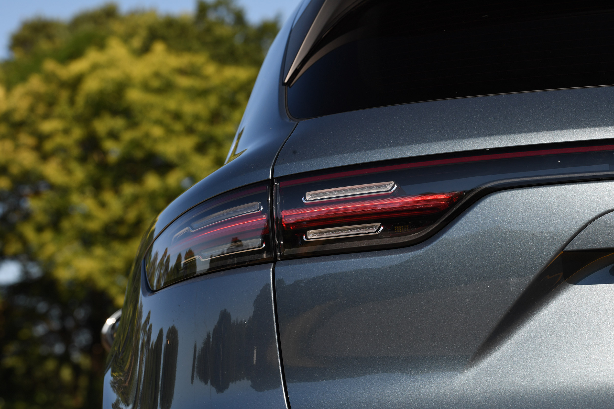 Porsche Cayenne S - rear light