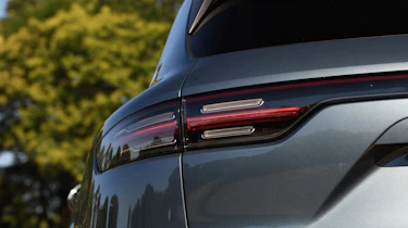Porsche Cayenne S - rear light