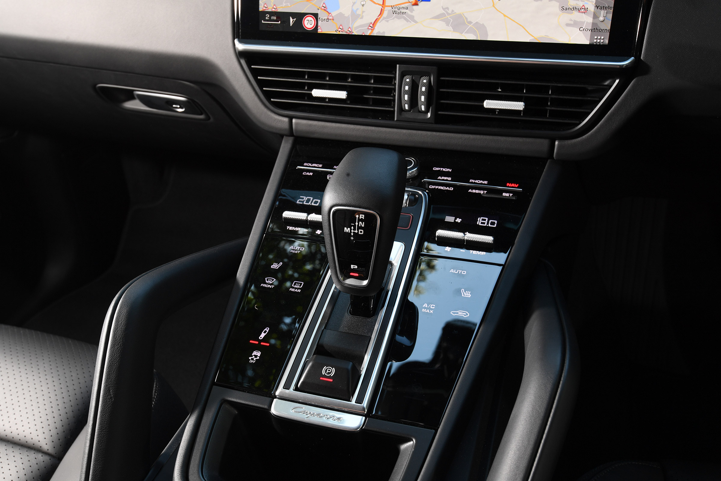Porsche Cayenne S - centre console