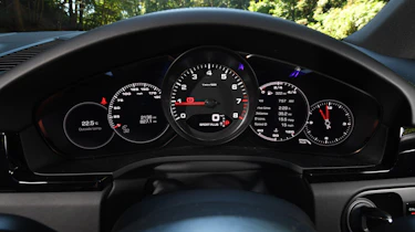 Porsche Cayenne S - dials