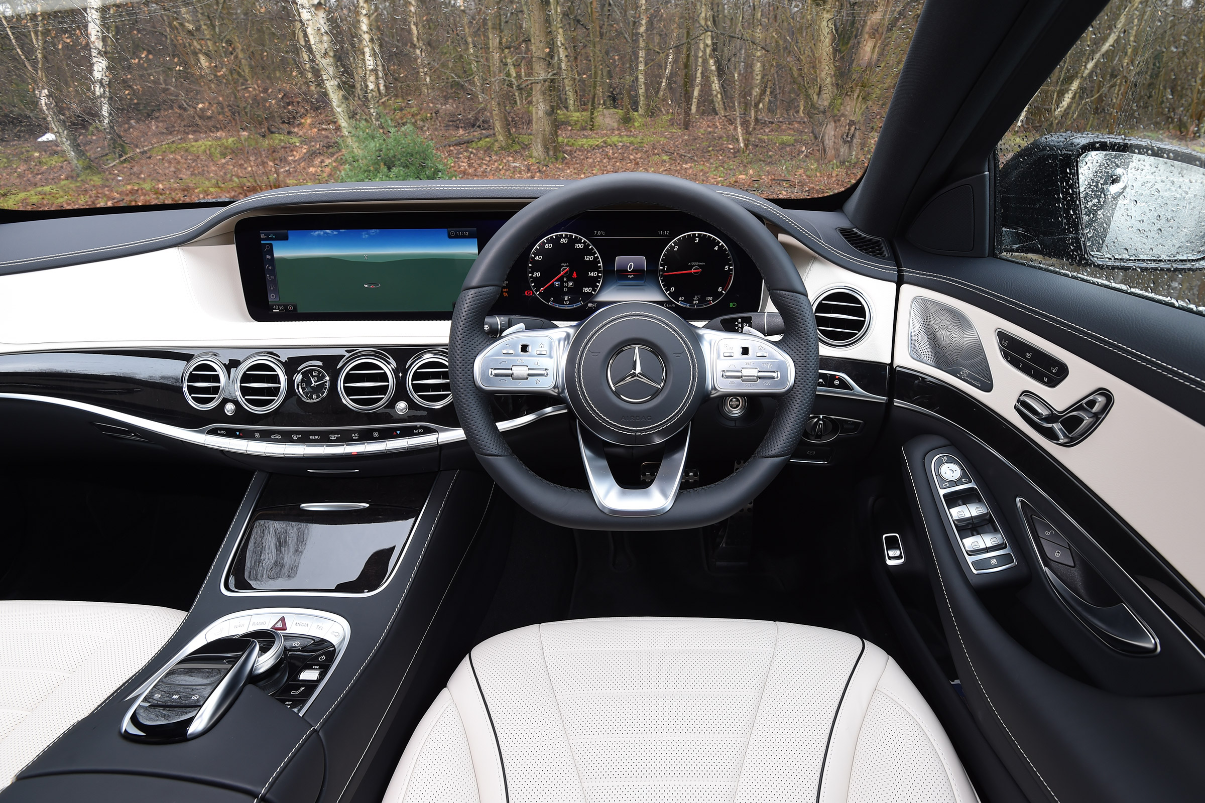 Mercedes S-Class - dash