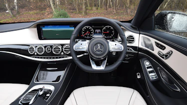 Mercedes S-Class - dash
