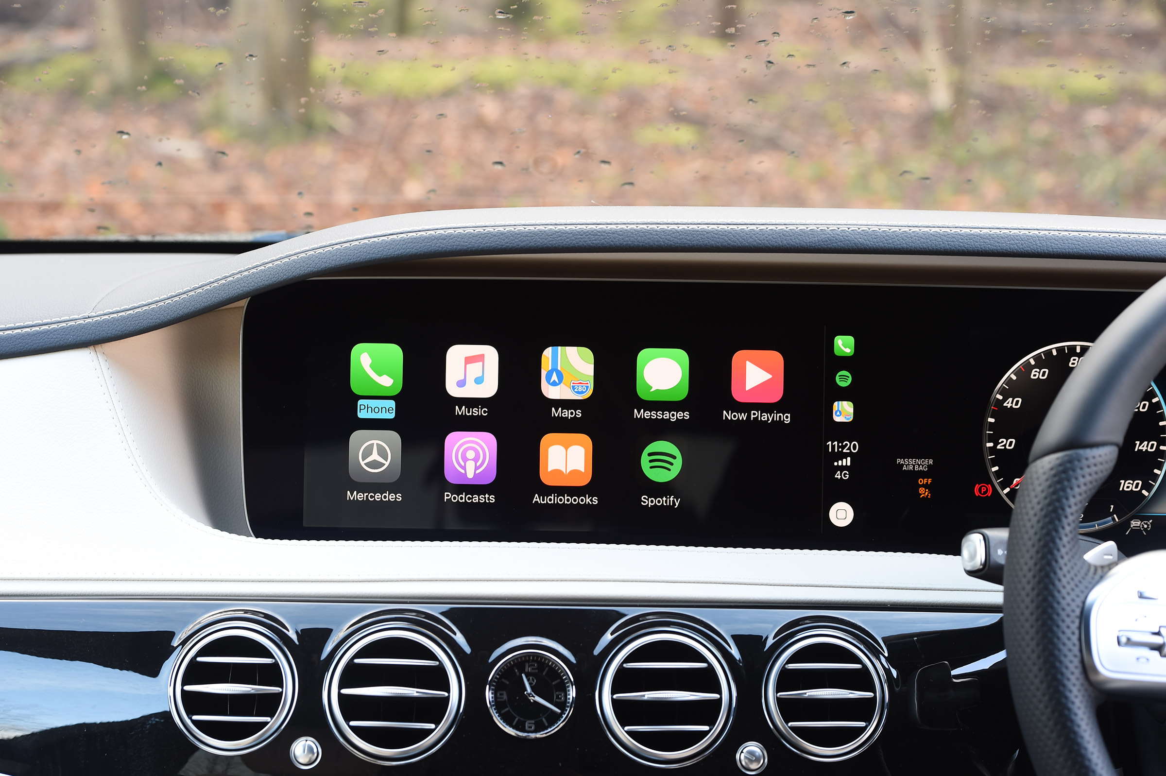 Mercedes S-Class - Apple CarPlay