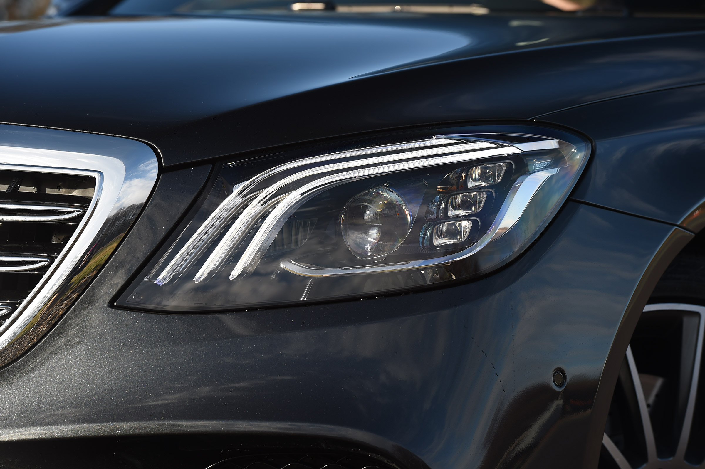 Mercedes S-Class - front light