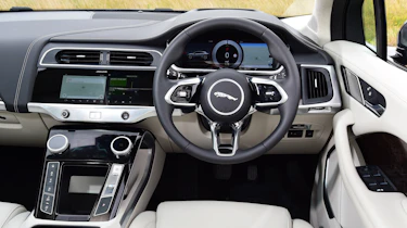 Jaguar I-Pace - dash