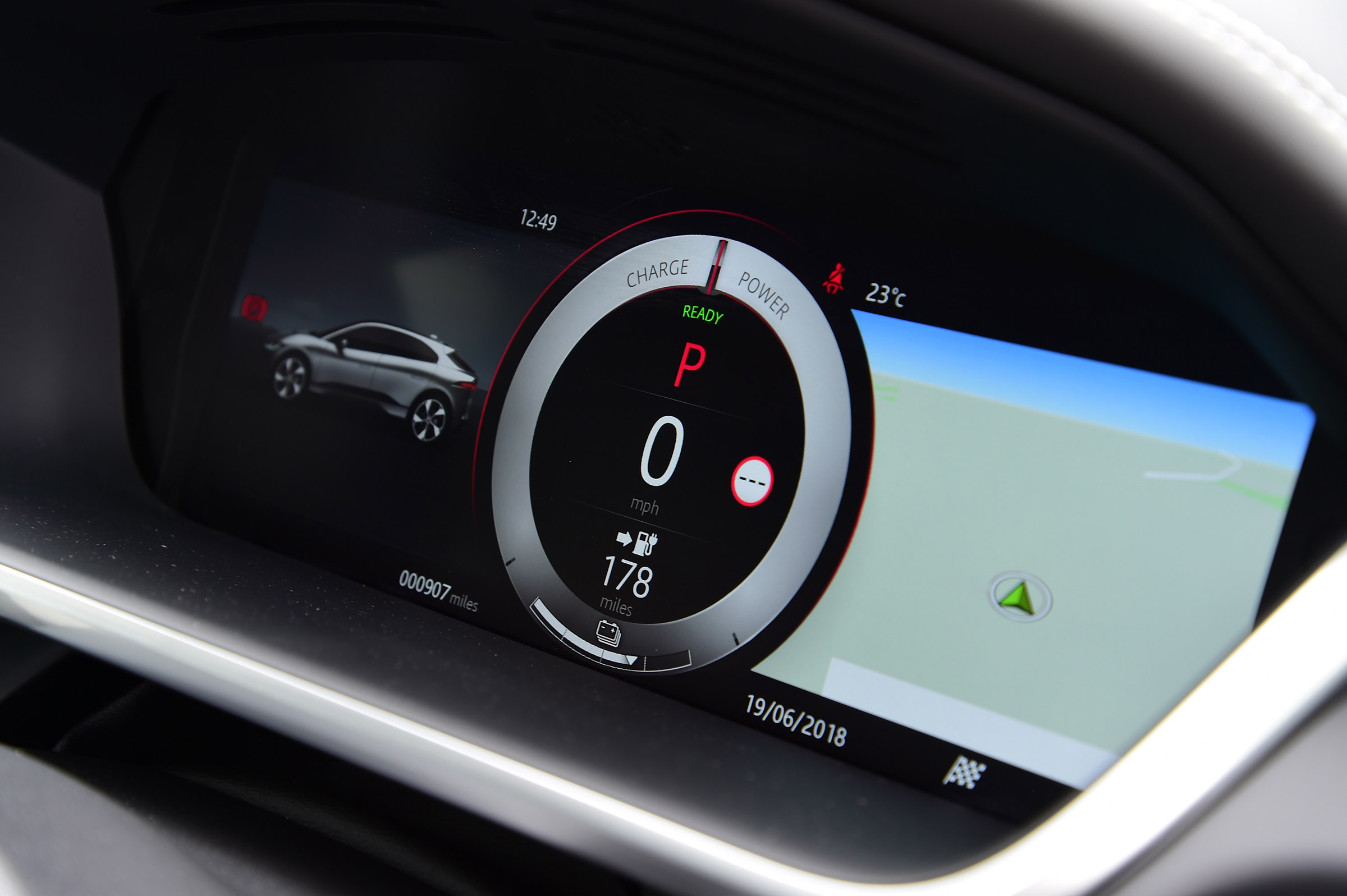 Jaguar I-Pace - dials