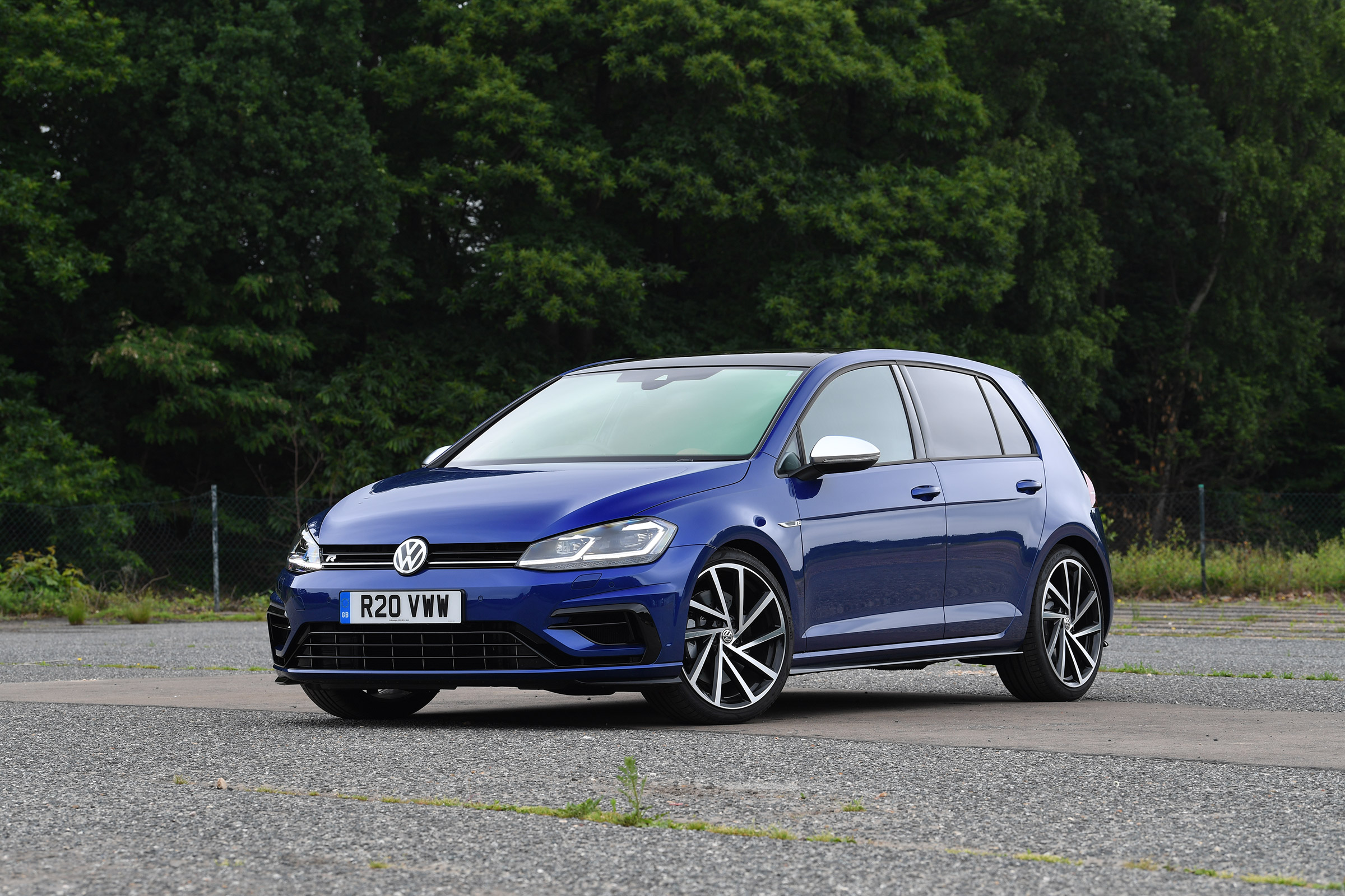 Volkswagen Golf R - front static