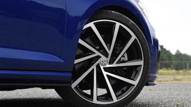 Volkswagen Golf R - wheel