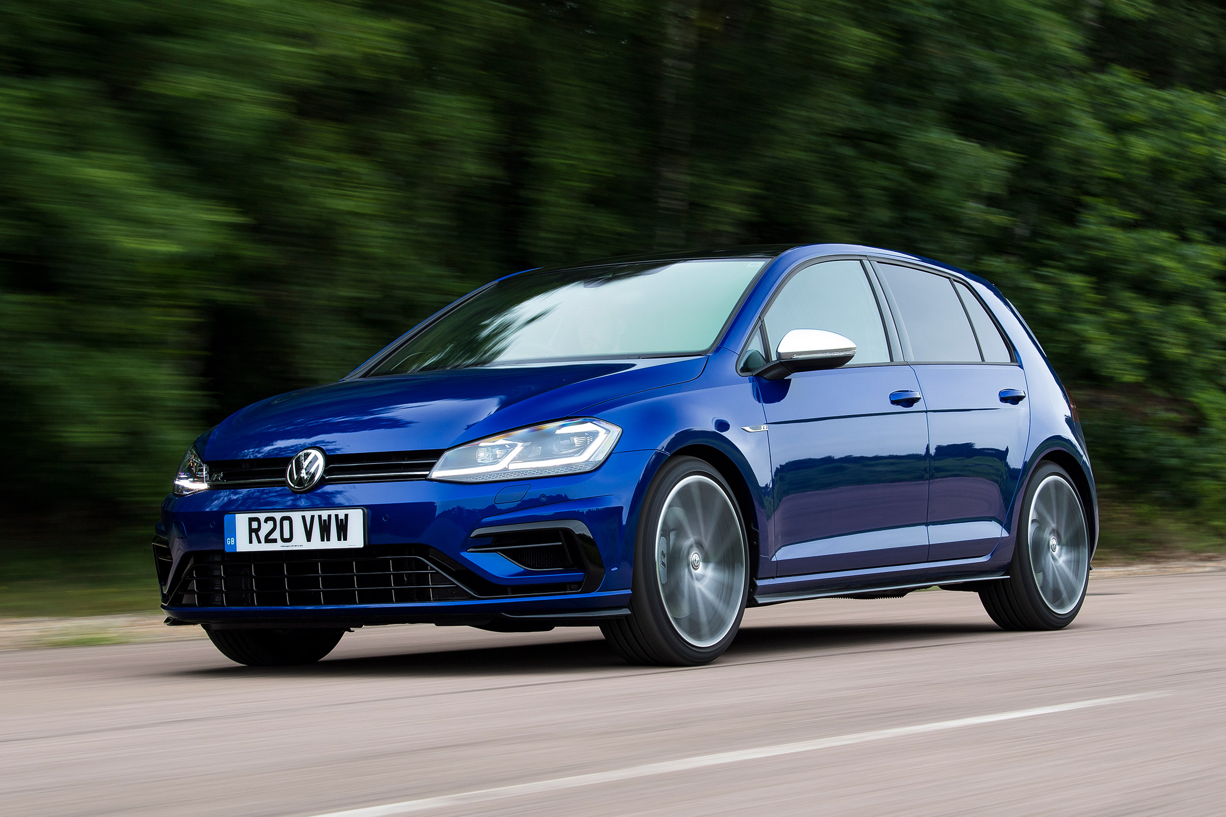 Volkswagen Golf R - front