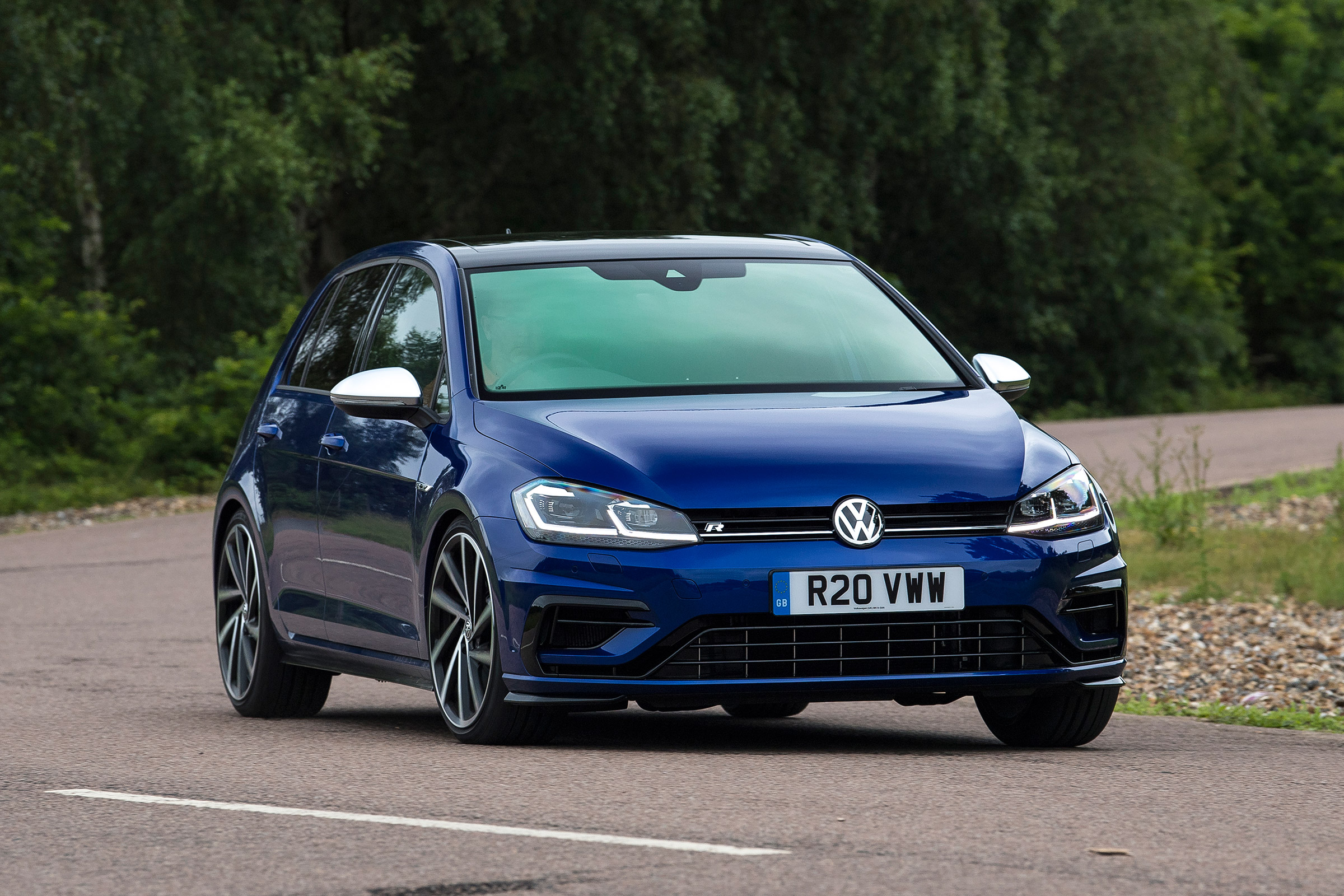 Volkswagen Golf R - front action