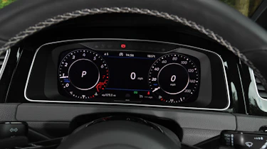Volkswagen Golf R - dials