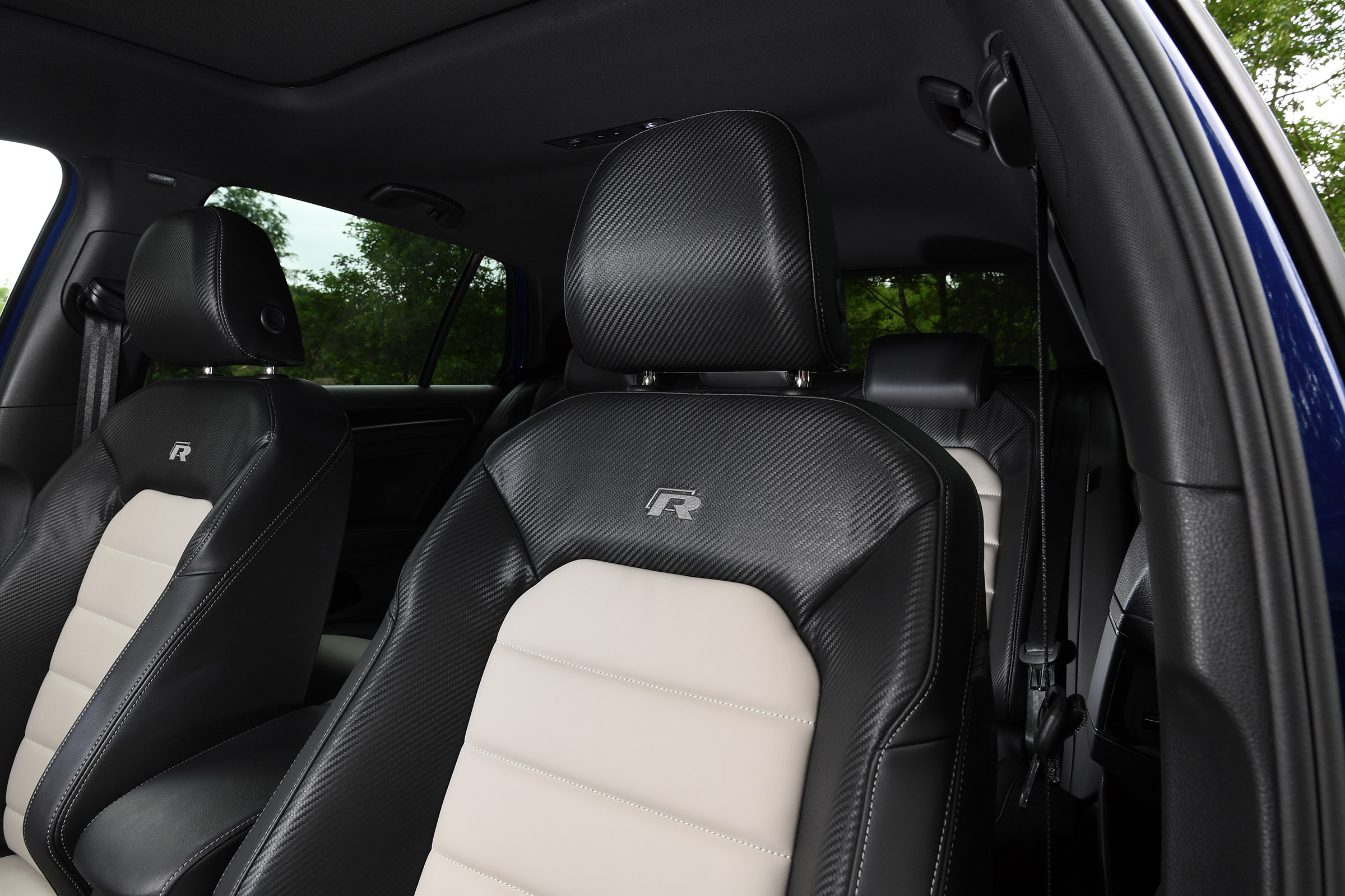 Volkswagen Golf R - seats