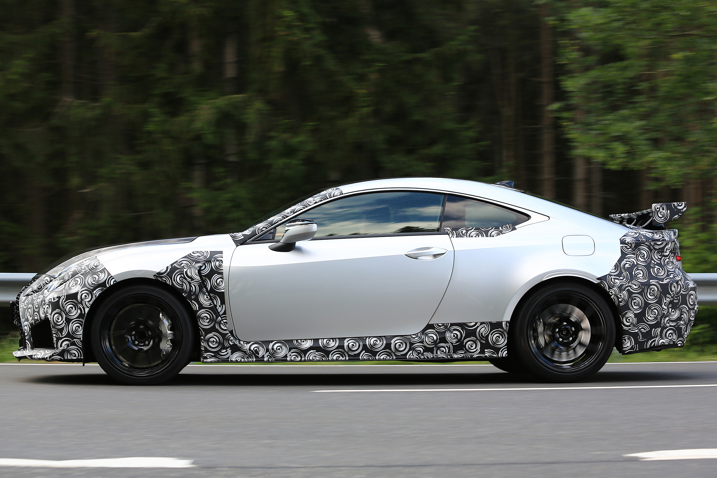 Lexus RC F GT - side
