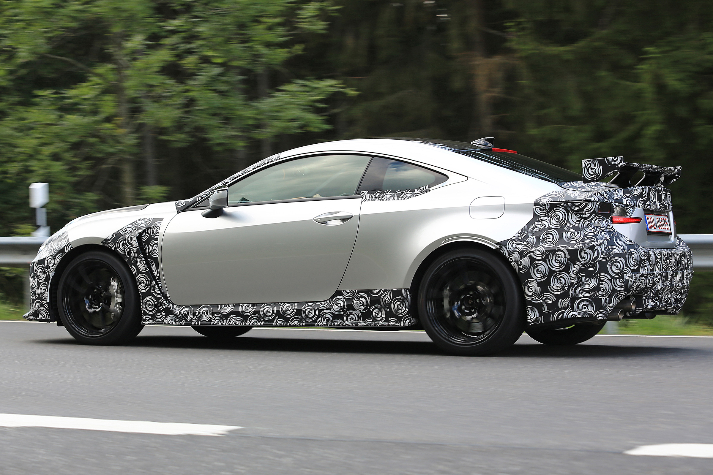 Lexus RC F GT - side