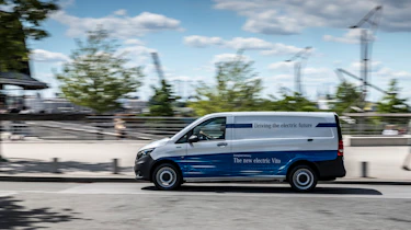 Mercedes eVito - side tracking