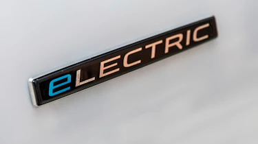 Mercedes eVit0 - badge