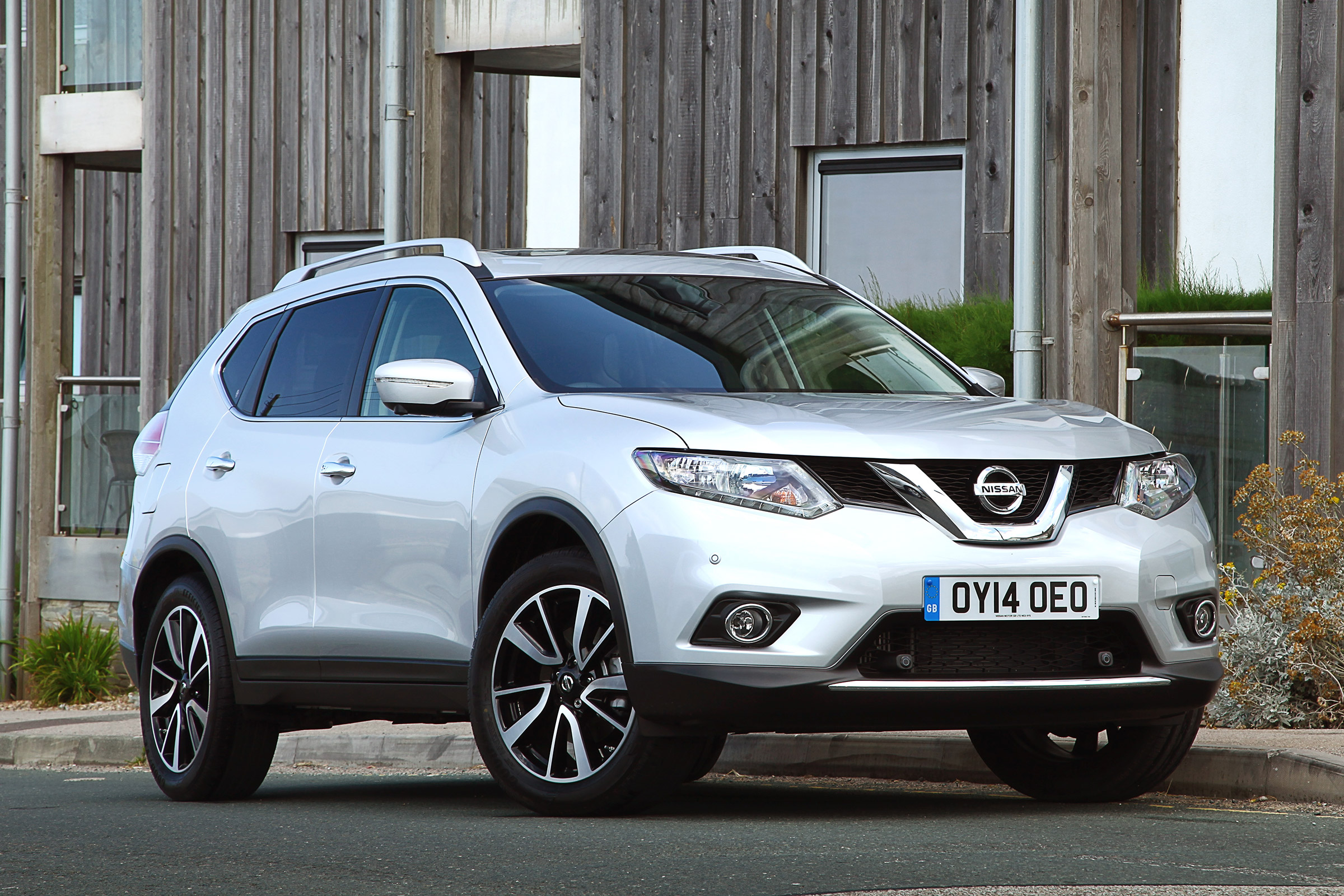 Used Nissan X-Trail - front static