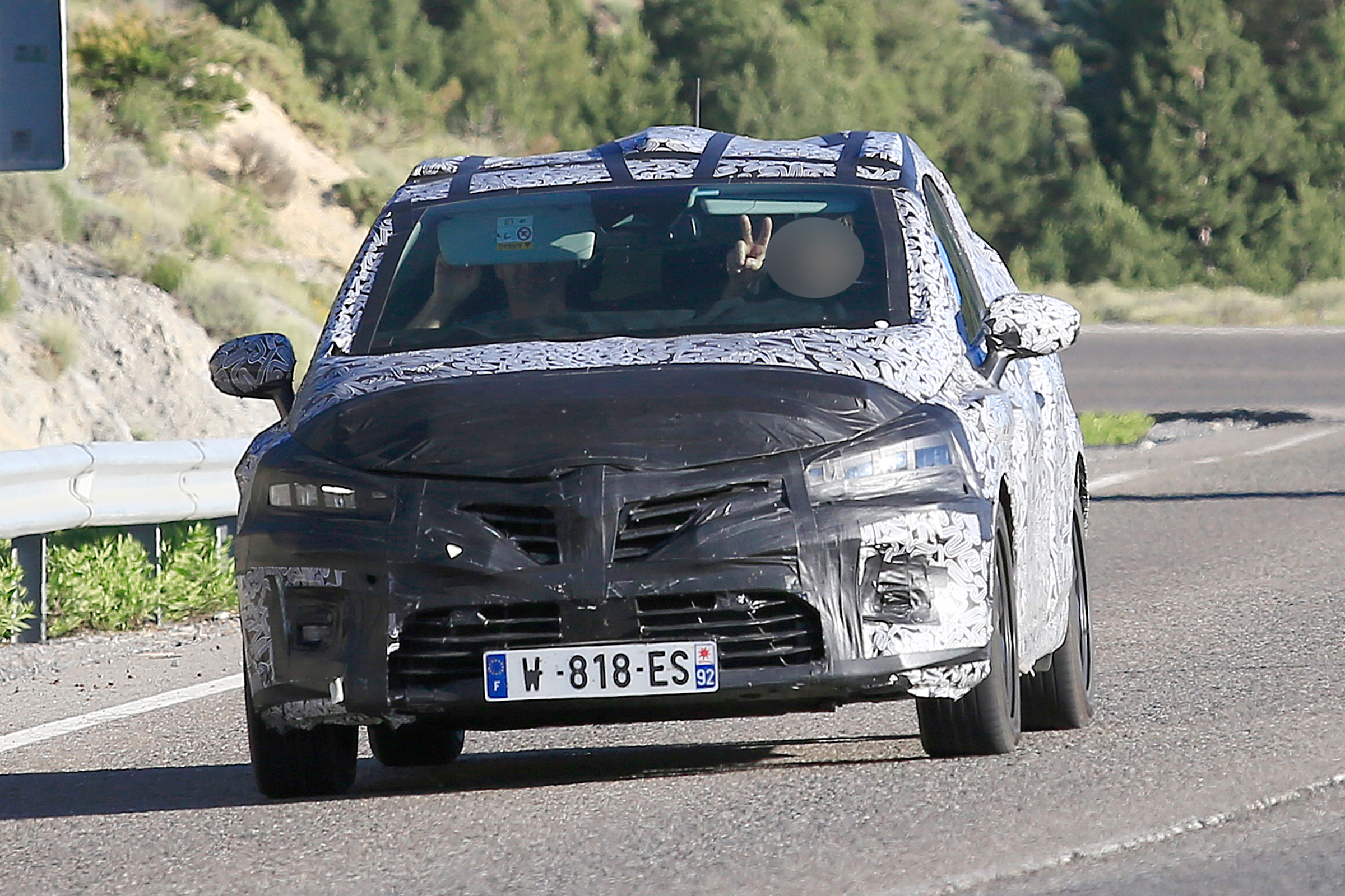 Renault Clio spied - front