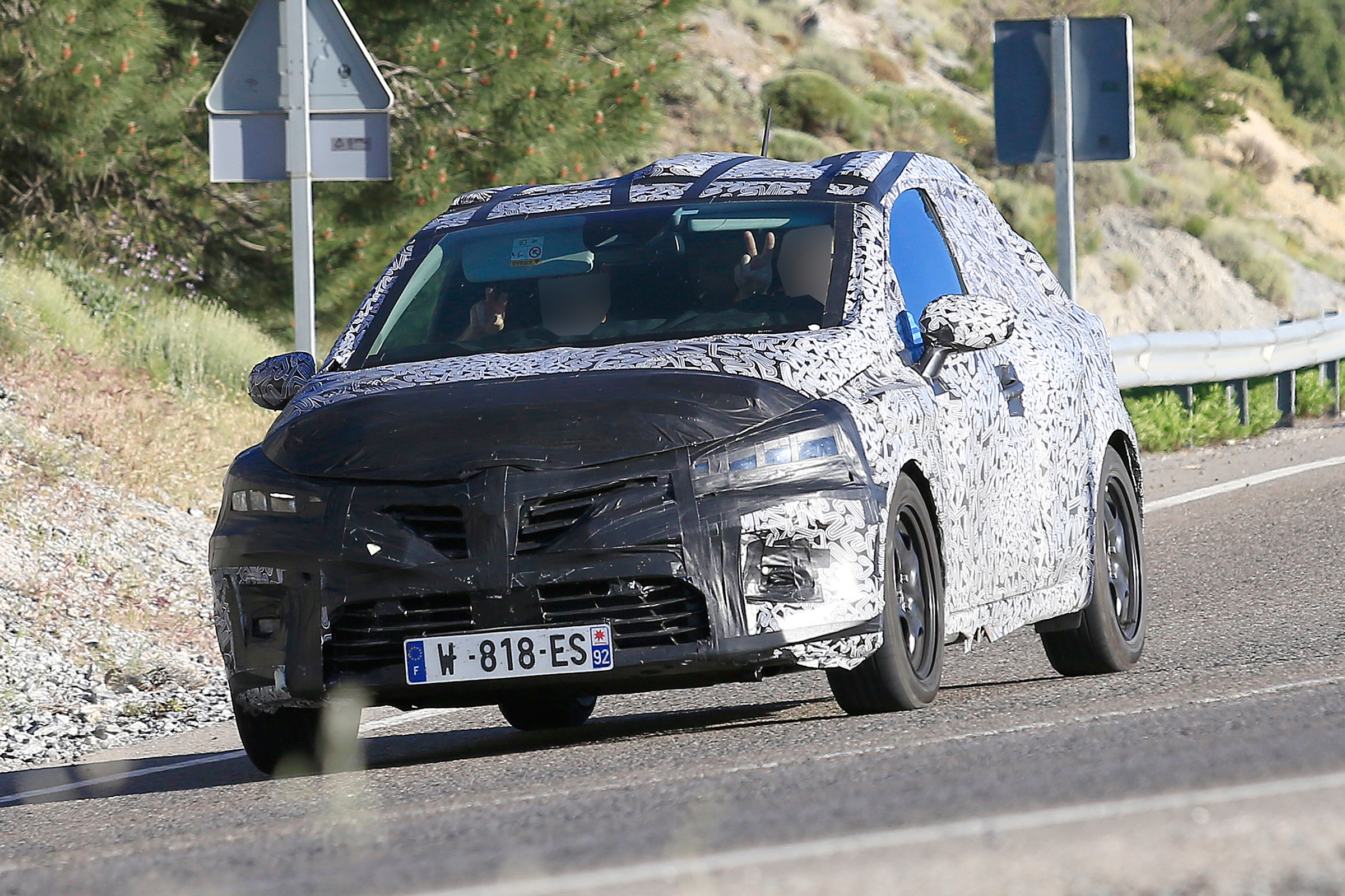 Renault Clio spied - front