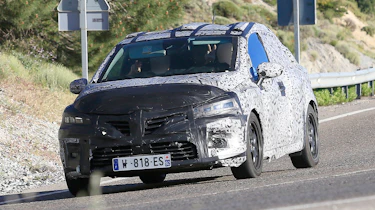 Renault Clio spied - front