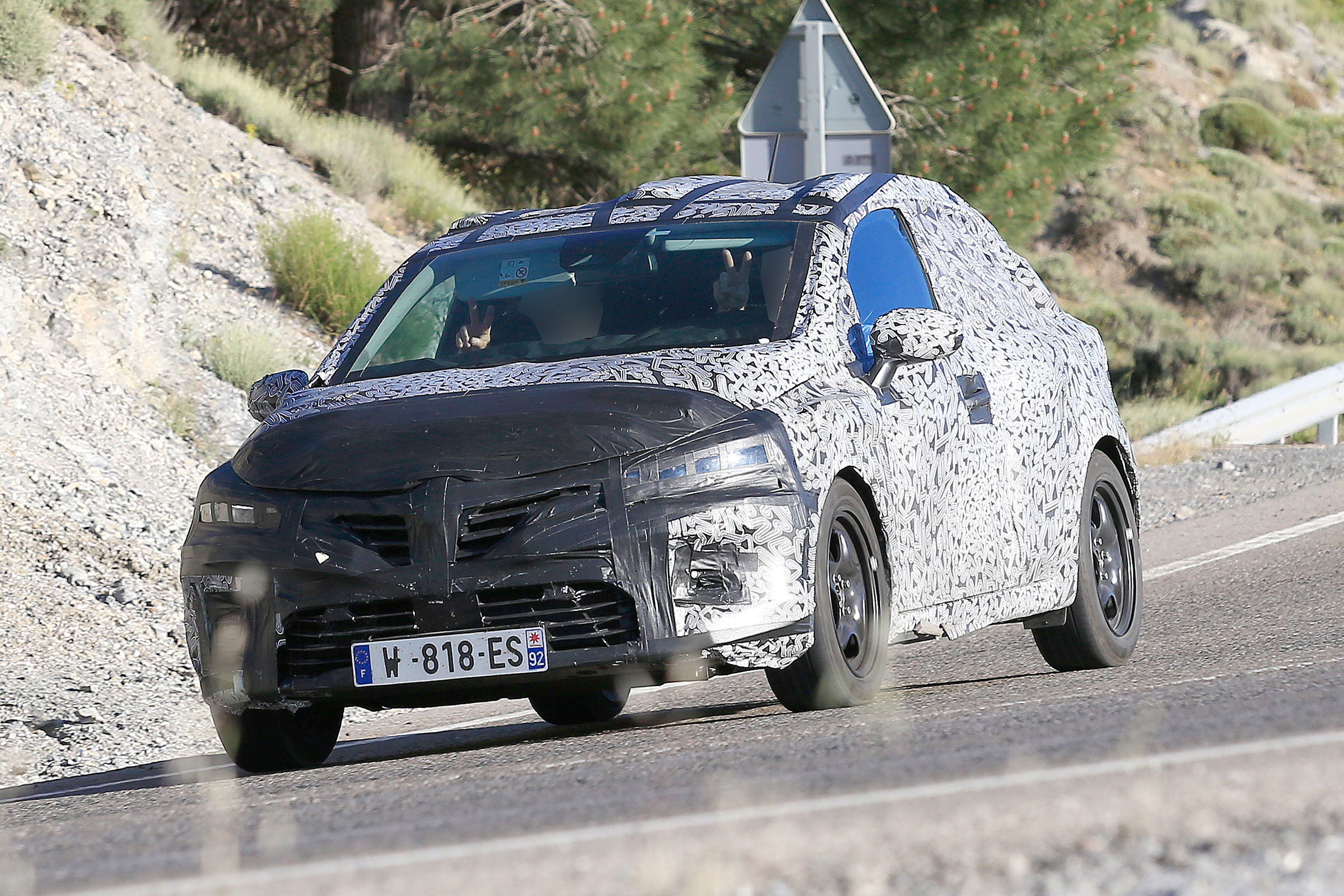Renault Clio spied - front