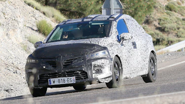 Renault Clio spied - front