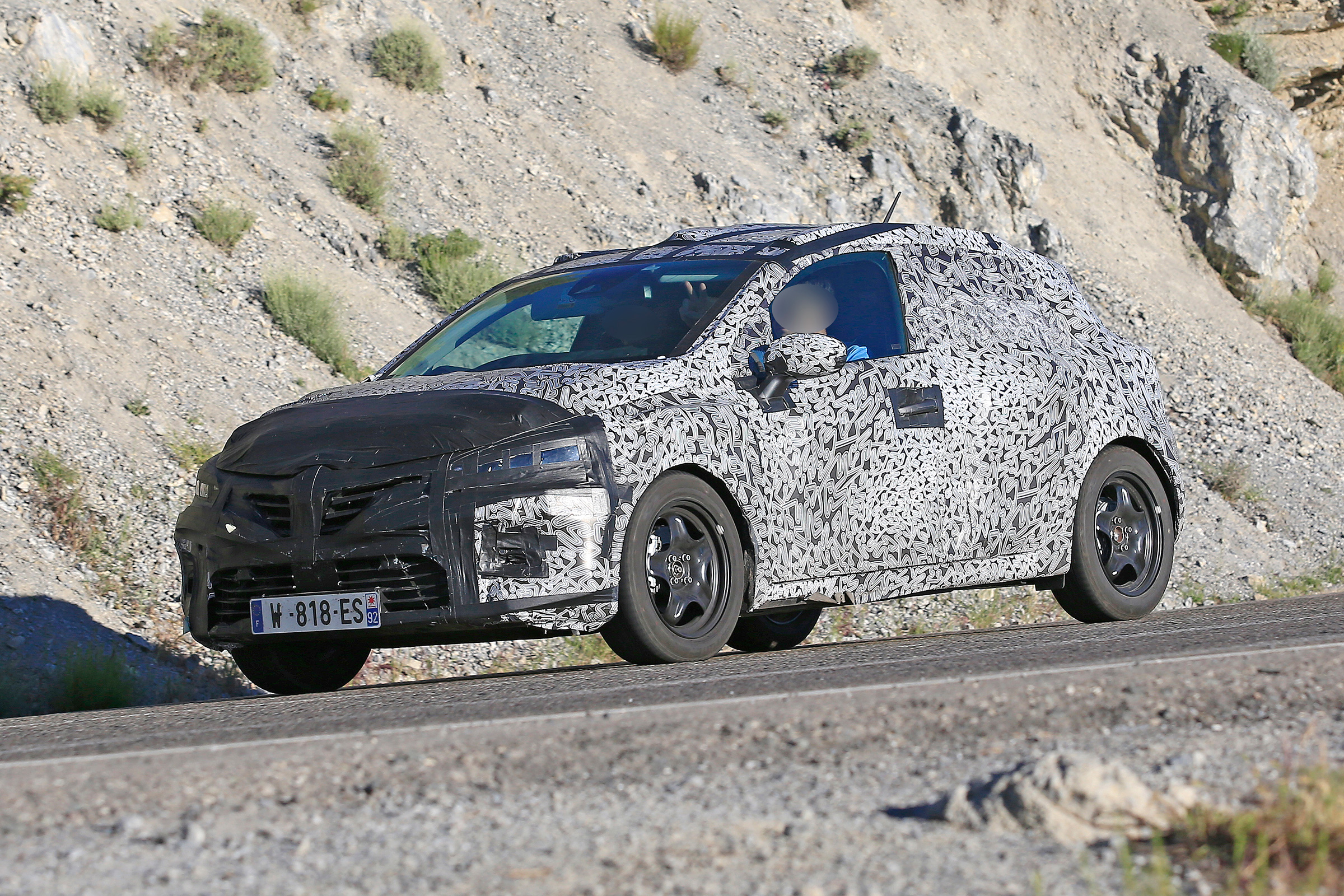 Renault Clio spied - front