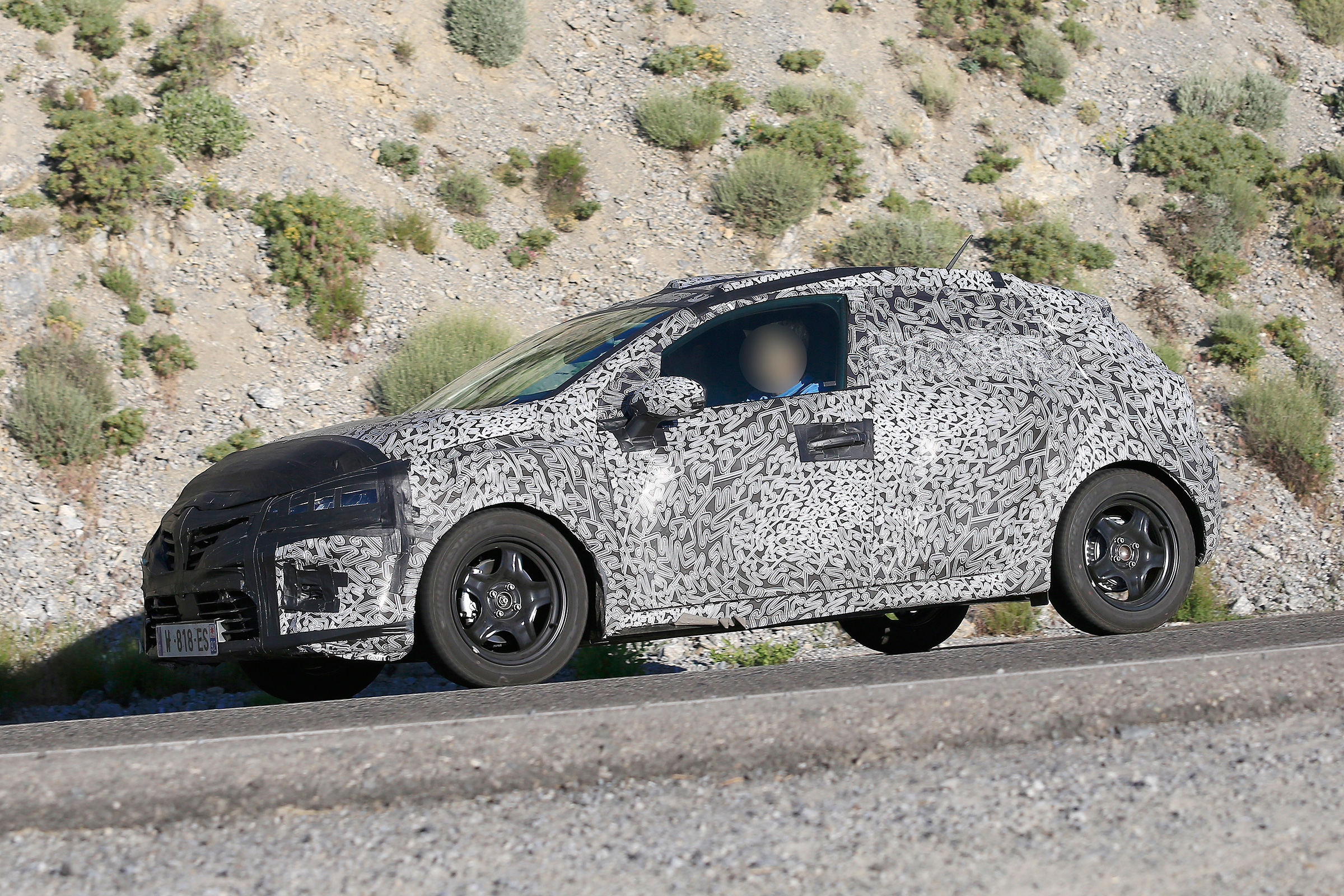 Renault Clio spied - front