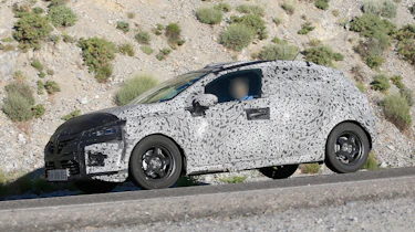 Renault Clio spied - front