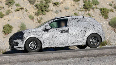 Renault Clio spied - side