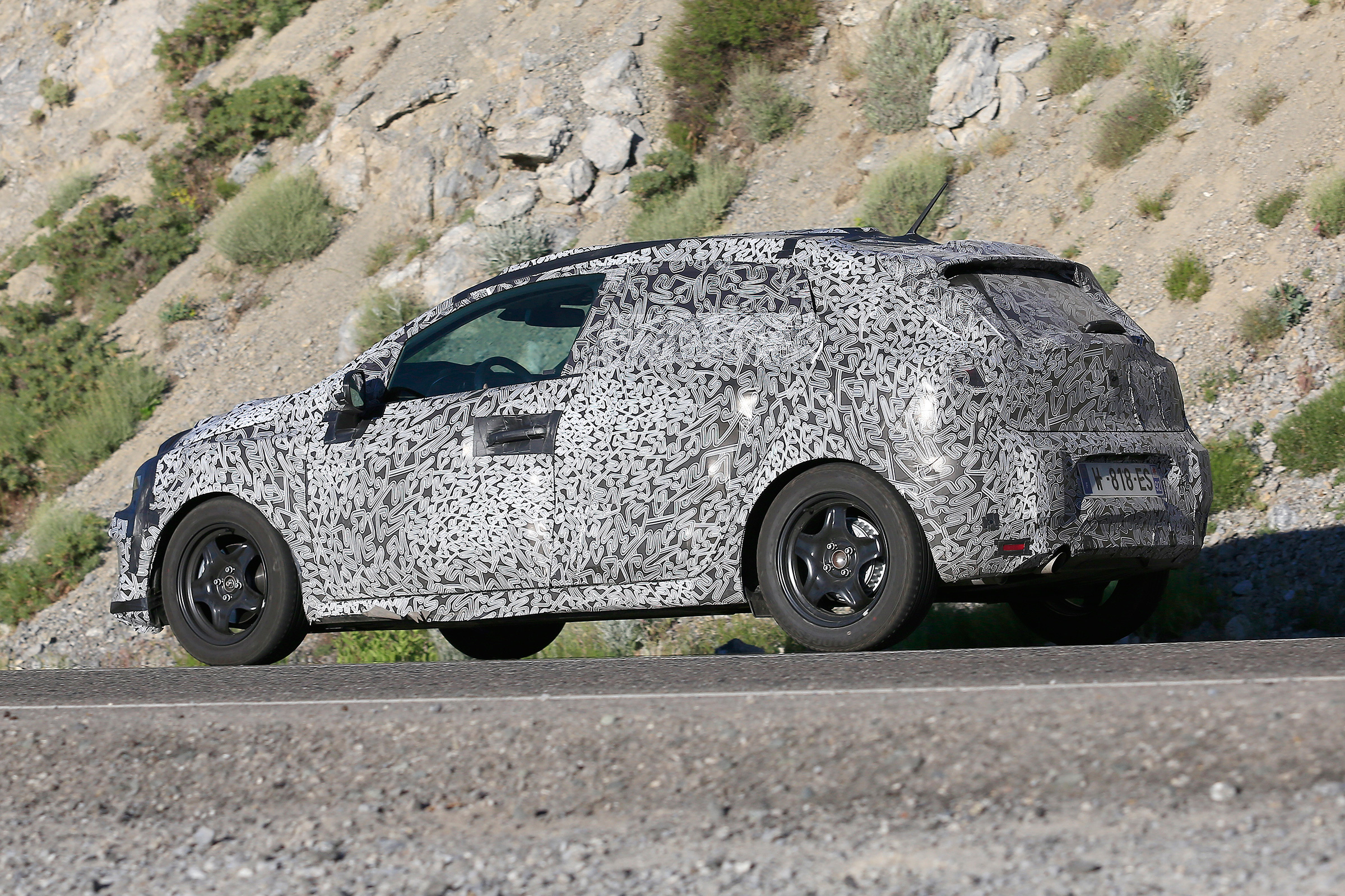 Renault Clio spied - rear