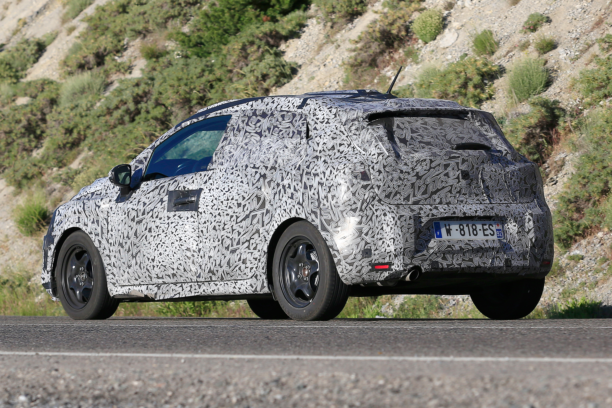 Renault Clio spied - rear
