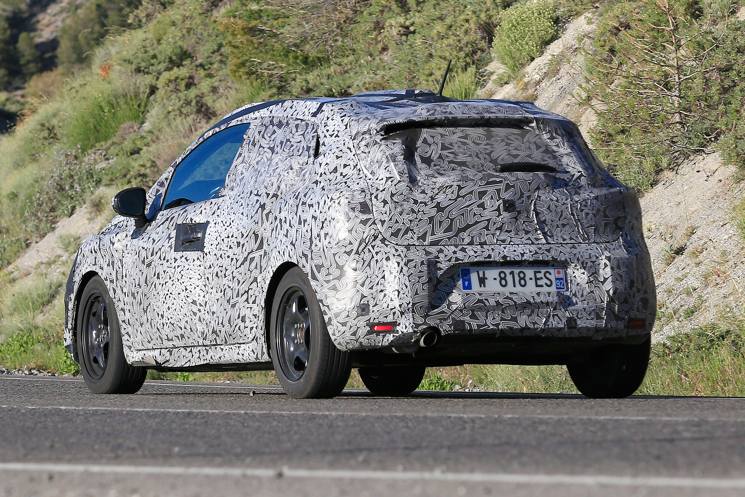 Renault Clio spied - rear
