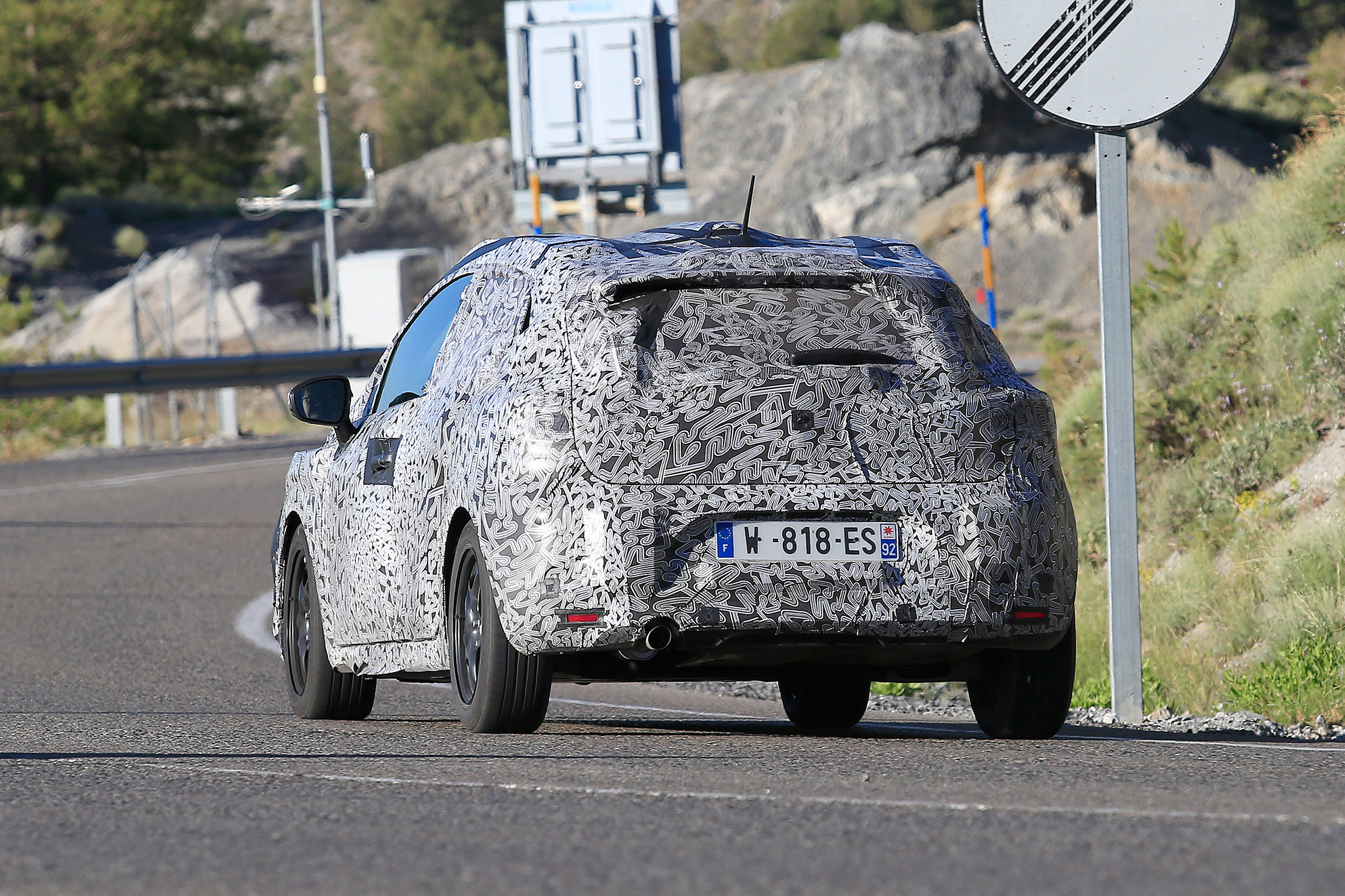 Renault Clio spied - rear