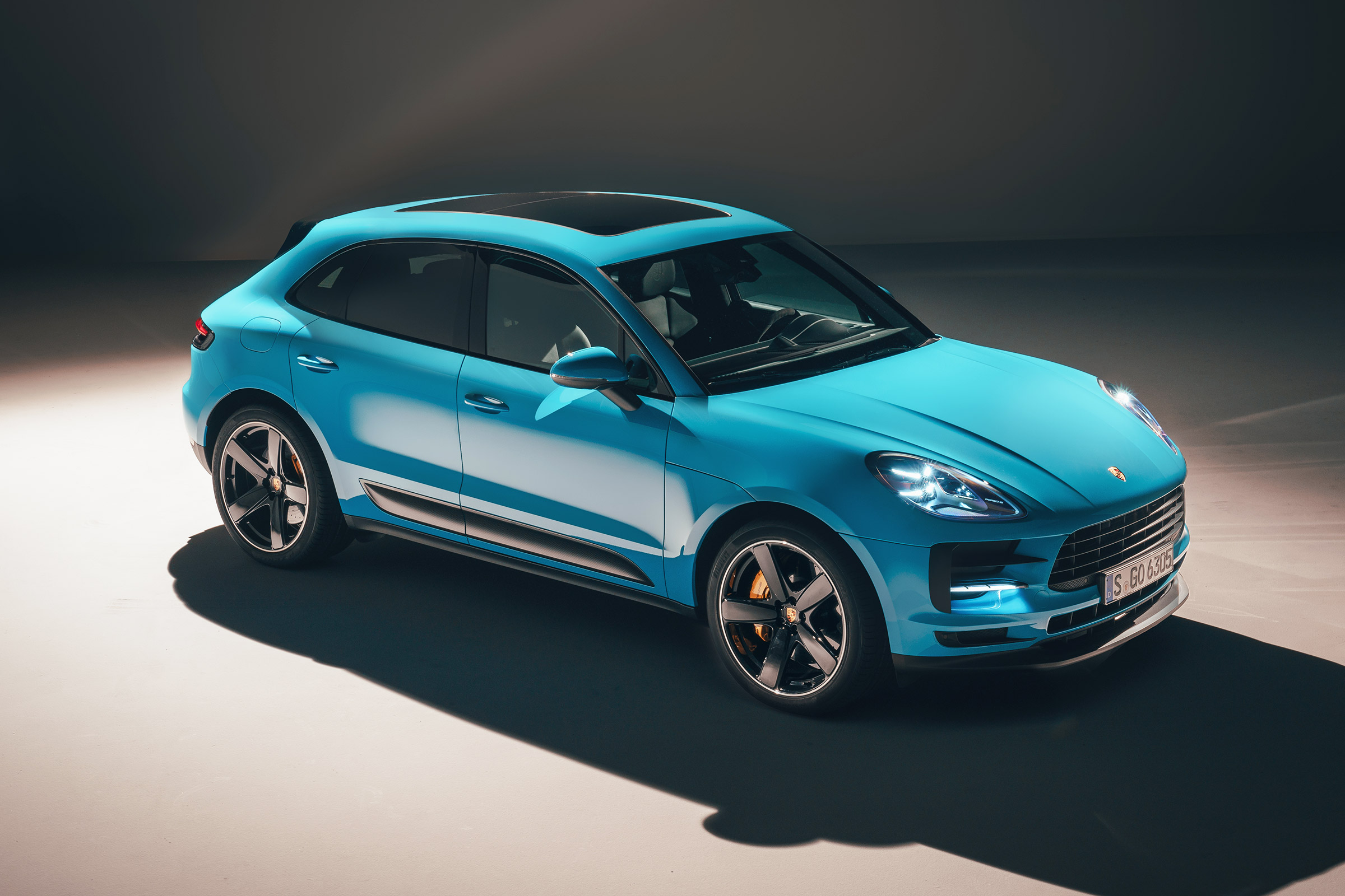 Porsche Macan - front above