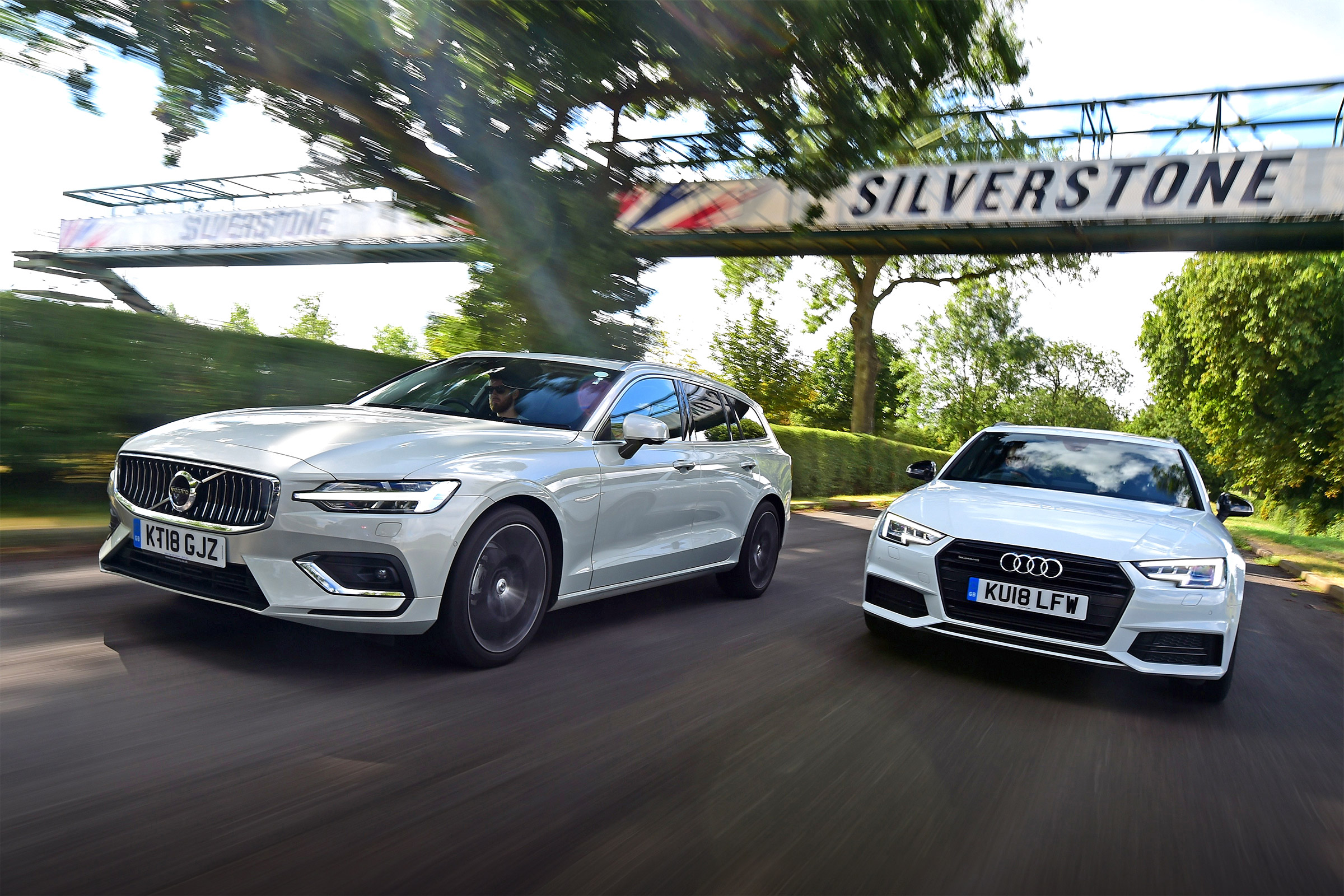 Volvo V60 vs Audi A4 Avant - header