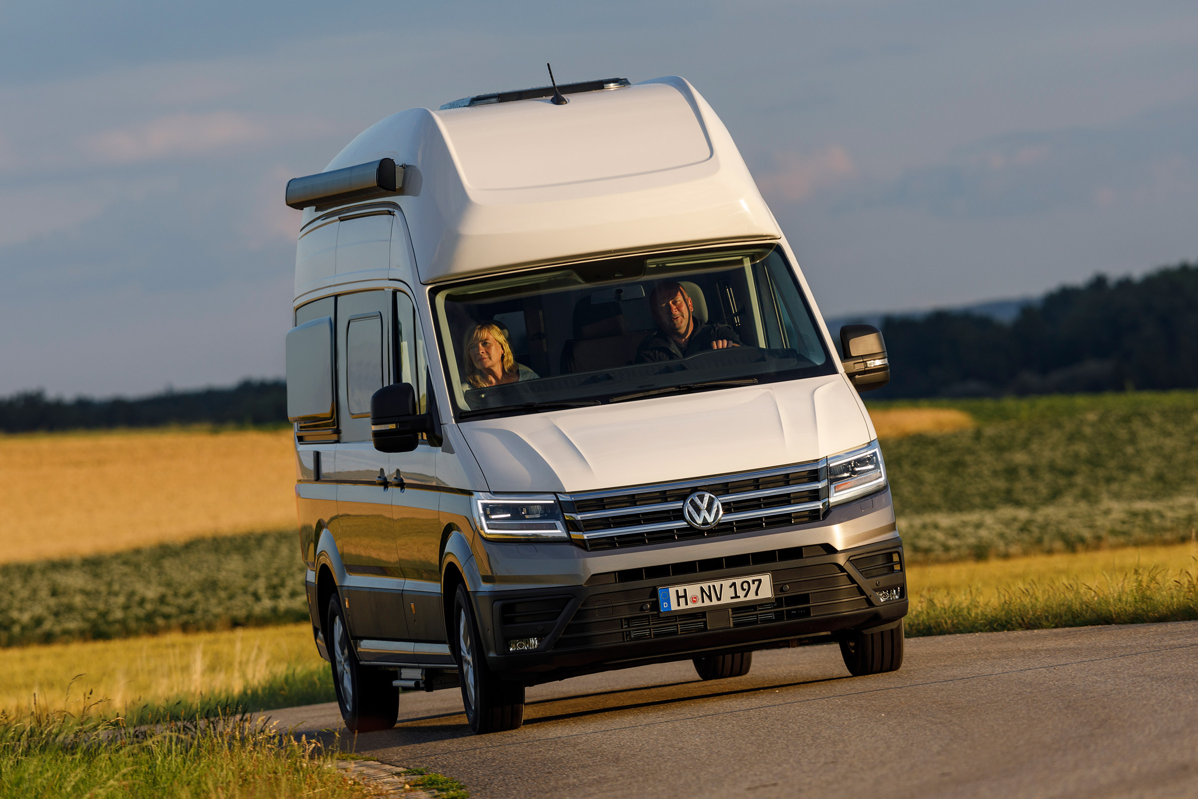 Volkswagen Grand California - front action