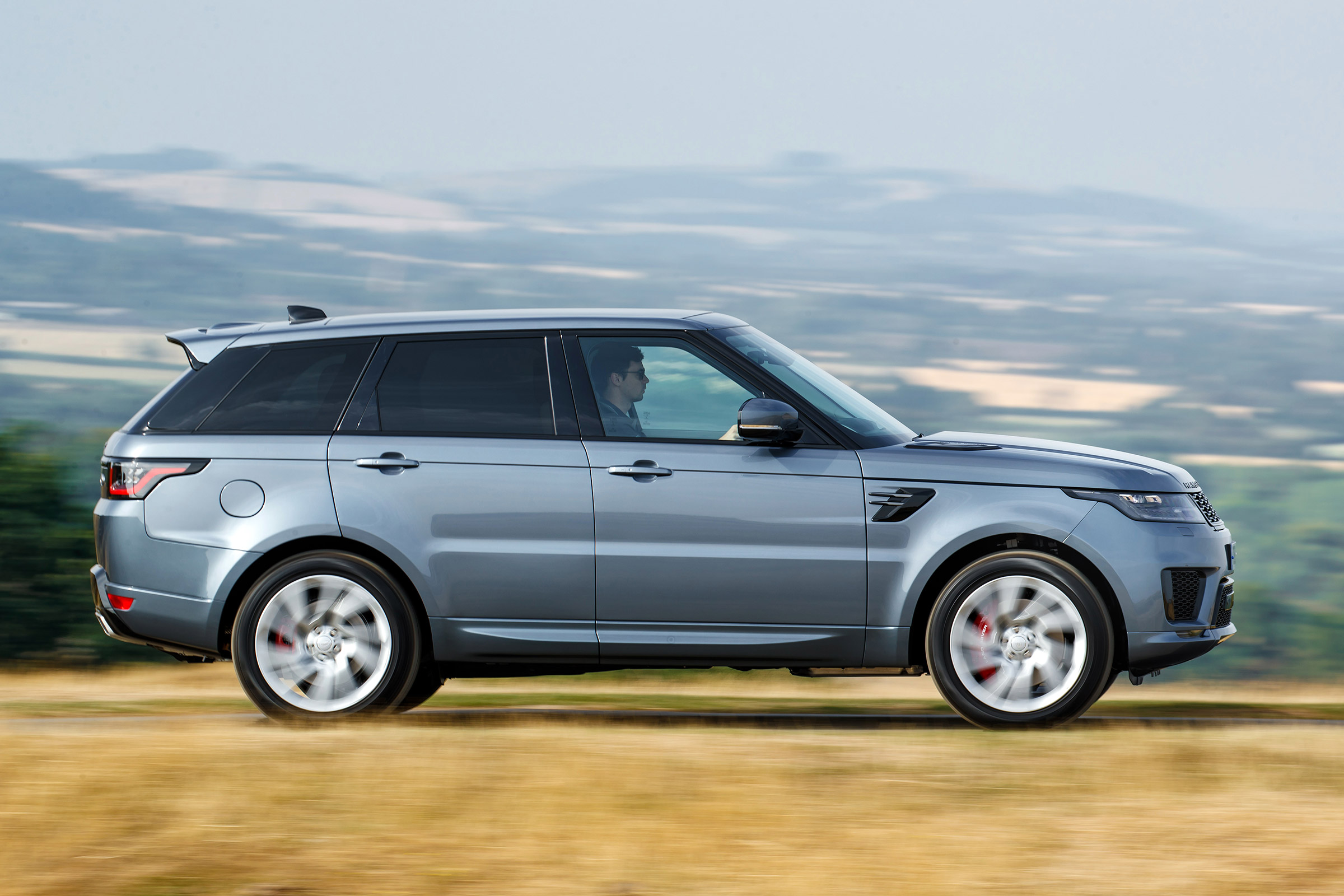 Range Rover Sport P400e - side