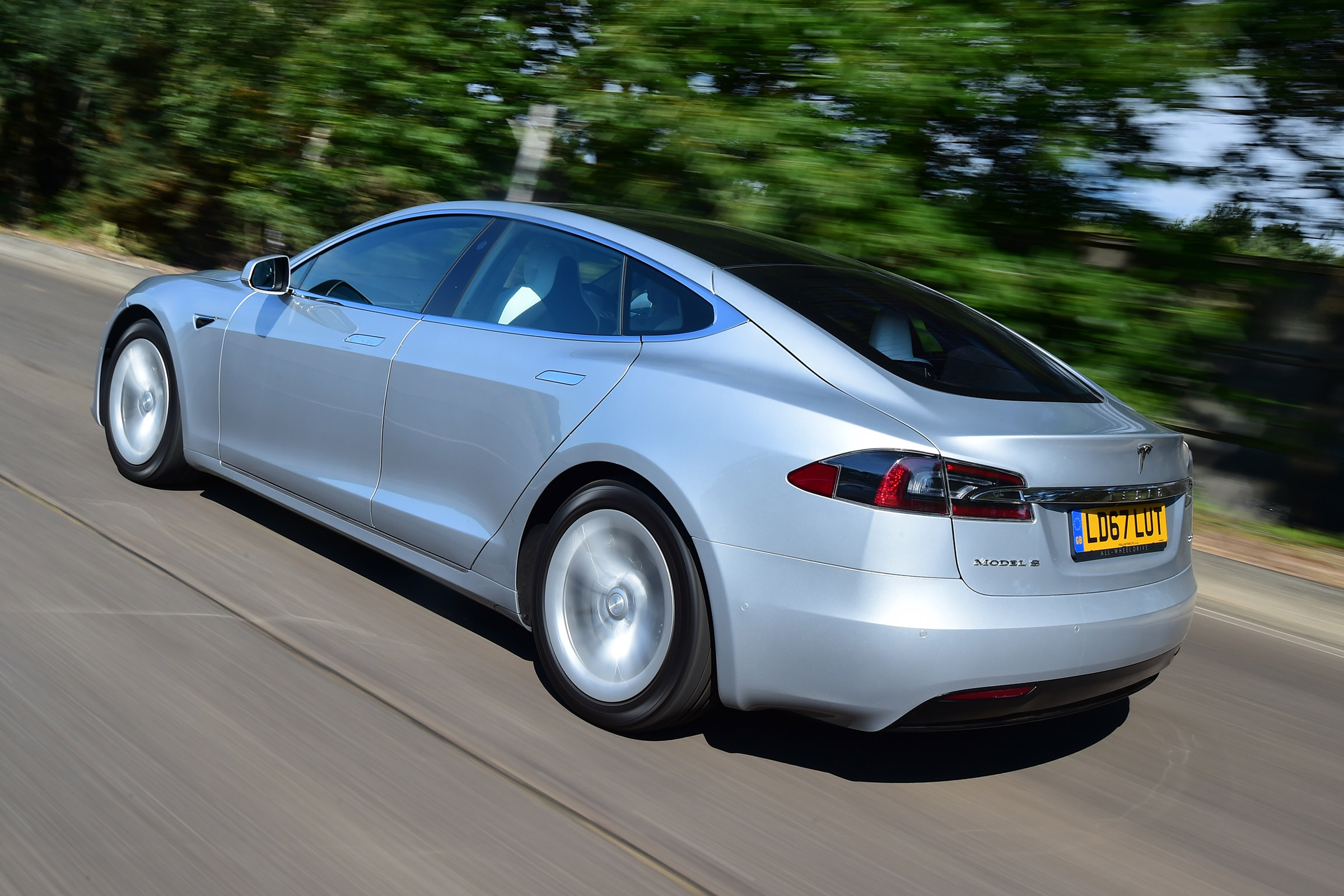 Tesla Model S 75D - rear