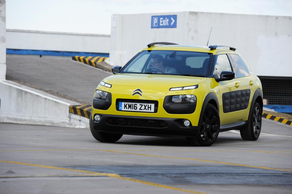 Used Citroen C4 Cactus - front action