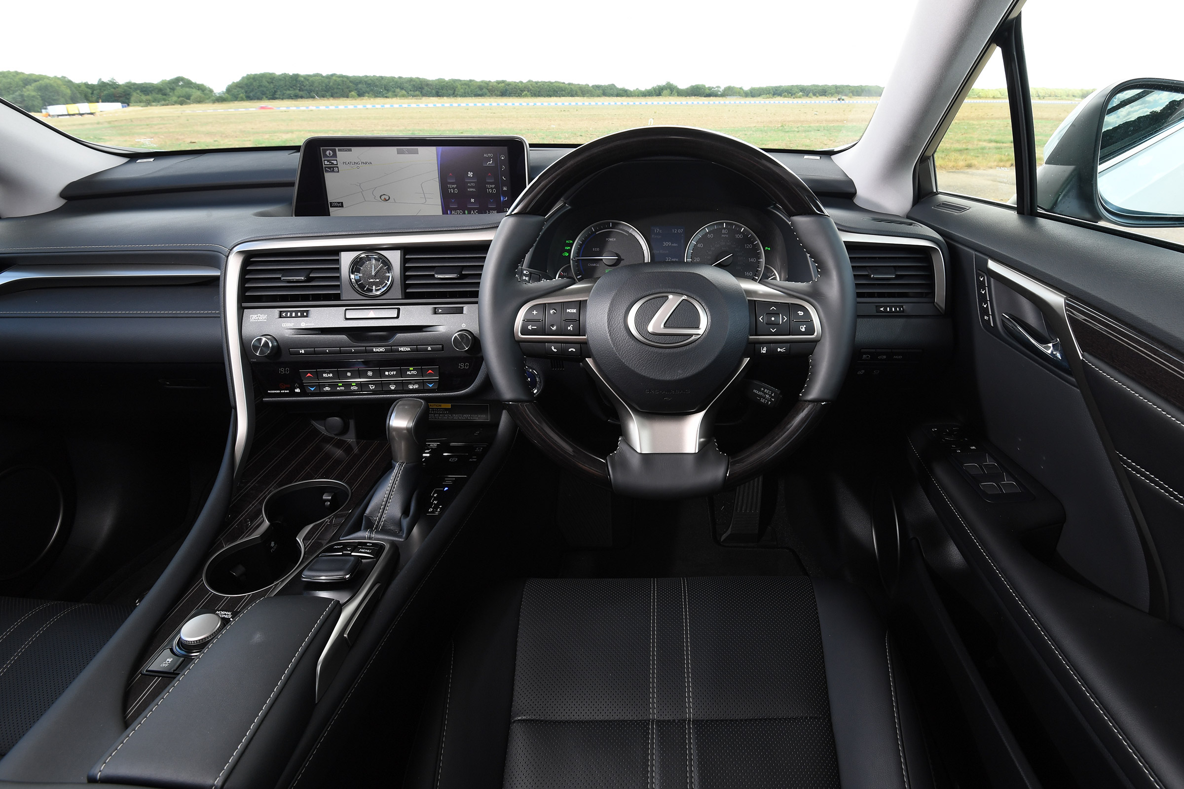 Lexus RX 450h L - dash
