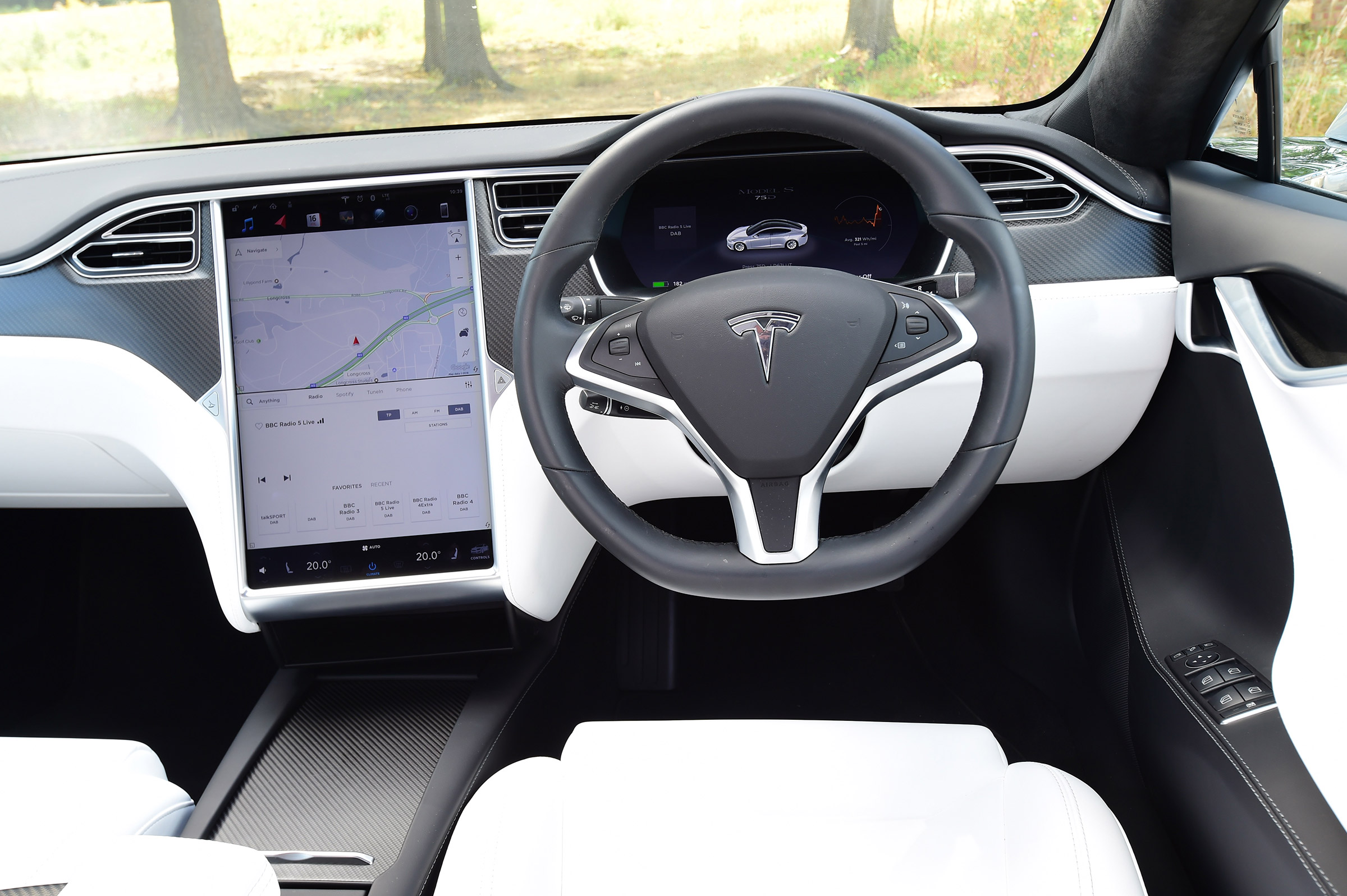 Tesla Model S 75D - dash